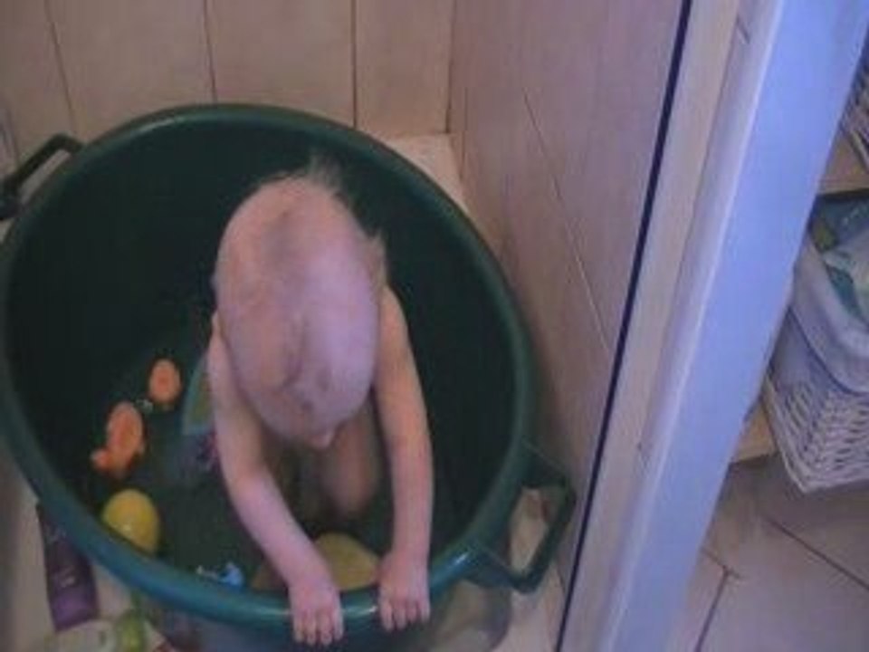 Ethan dans son bain