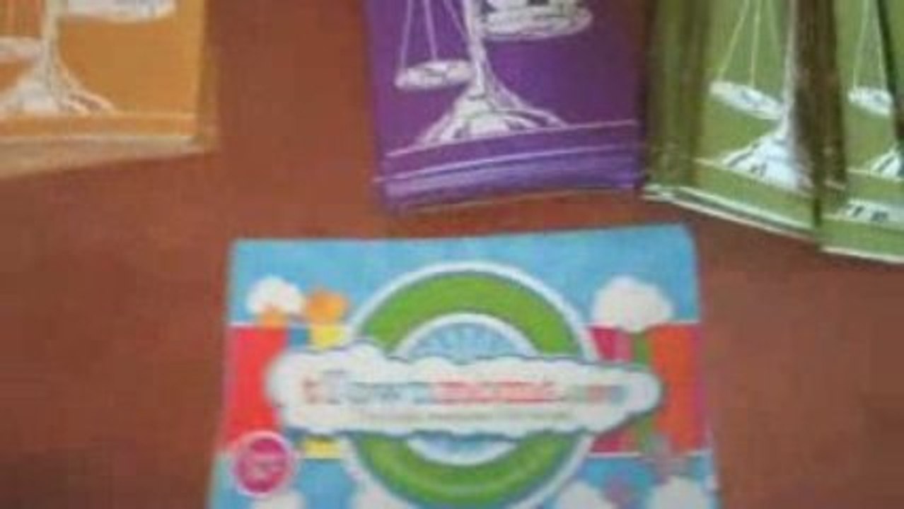 Baby Birds Learn to Fly [6/16/09] - Vlogary Day 55