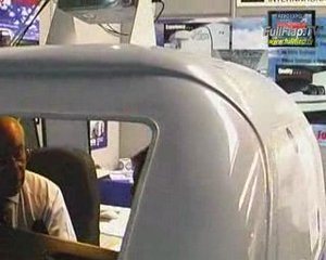 Can Vicki land a Flight Simulator - FFTV 13Jun09 Part 1 of 8