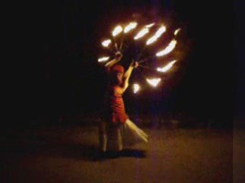 Dragon Rouge (éventails de feu)