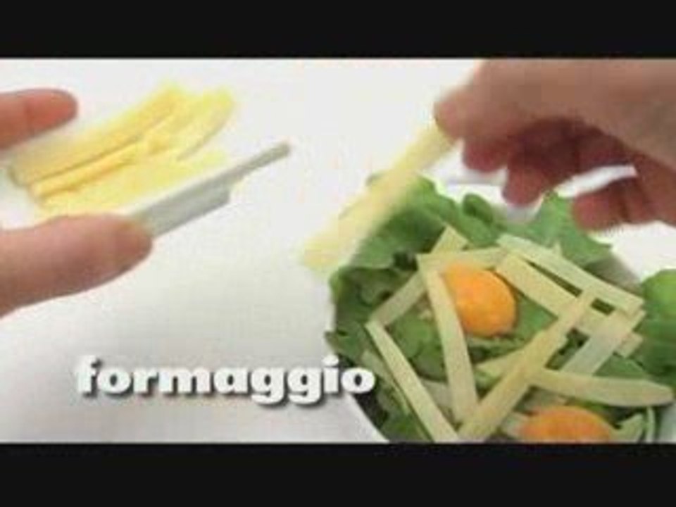 Uovo all'occhio di bue e germogli verdi