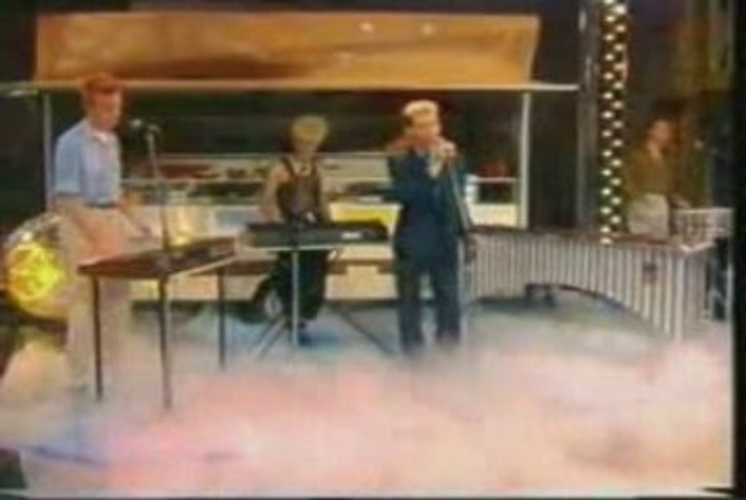 Depeche Mode - Everything Counts (WWF Club '83)_xvid