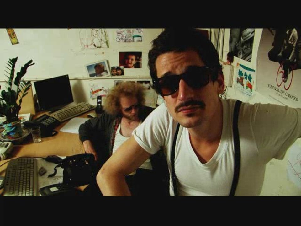 LES SALAUDS A BANANE @ FAVELA CHIC TEASER 4/4