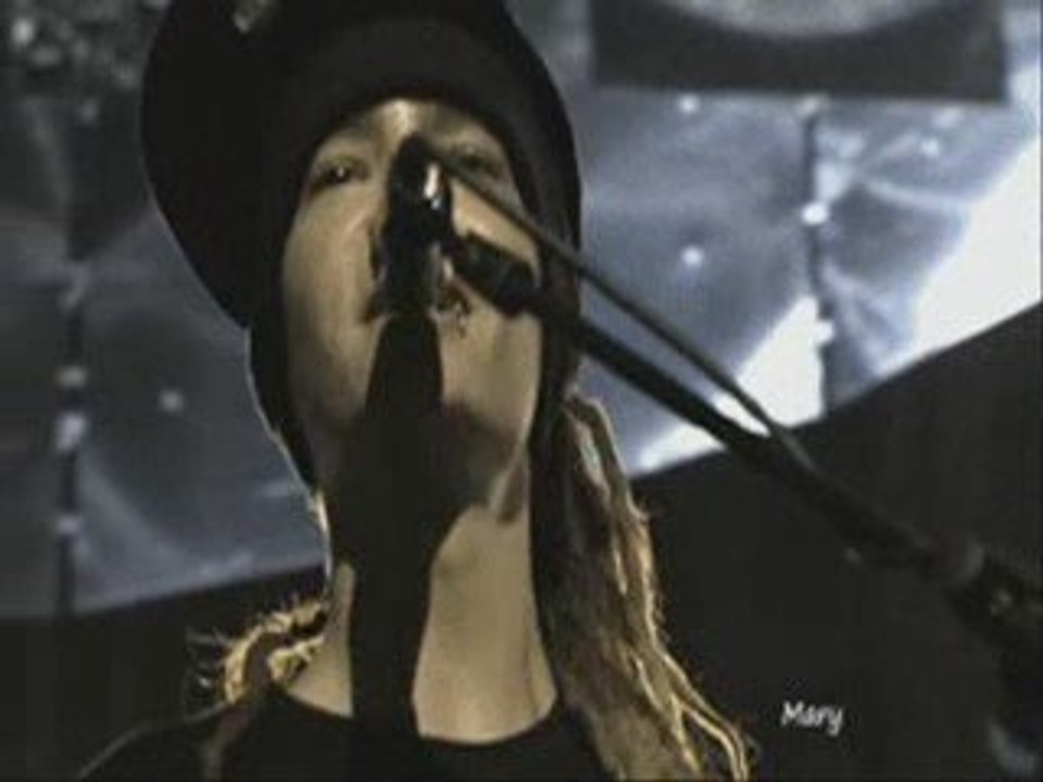 Tomi Singing