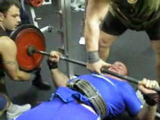 BENCHPRESS // 300KG KEN