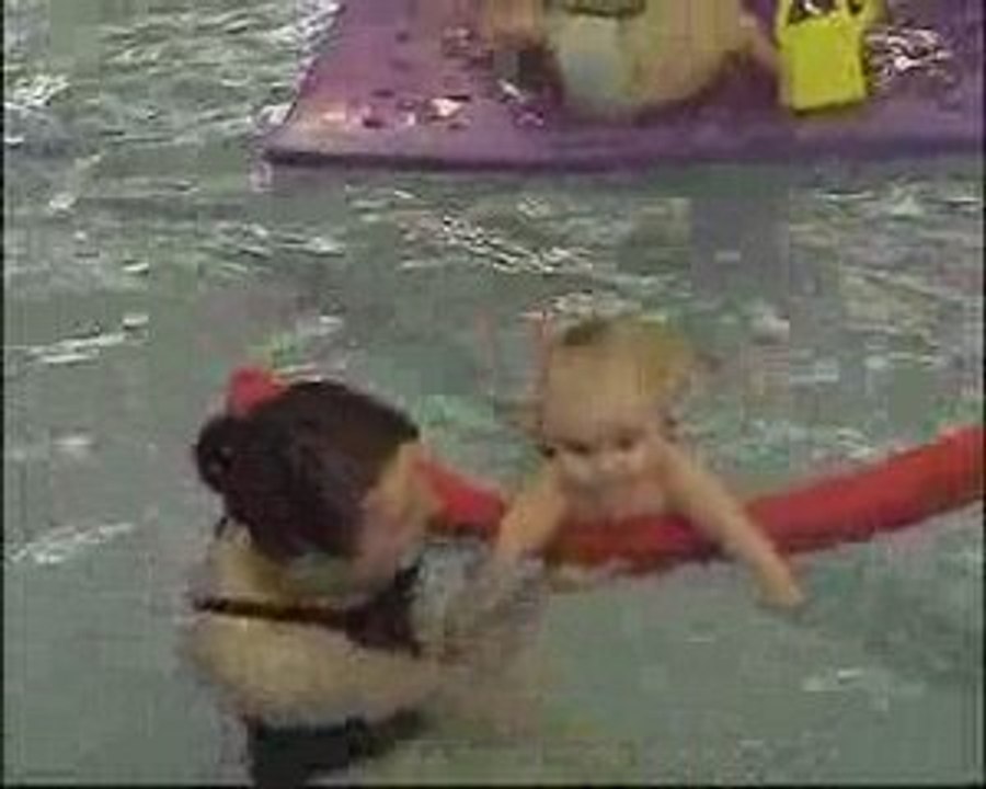 Noah et maman a la piscine!!