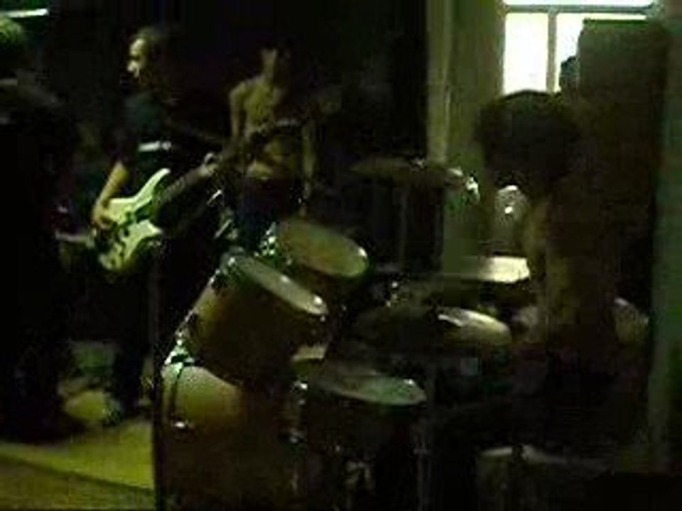 Impro-Solo-Batteur Spikes Blood