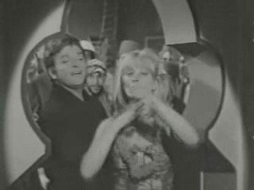 Zeki Müren - Eski dost düşman olmaz