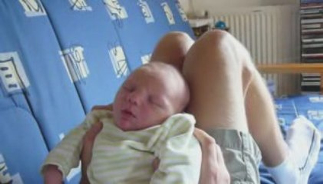 sur genoux papa apres lolo