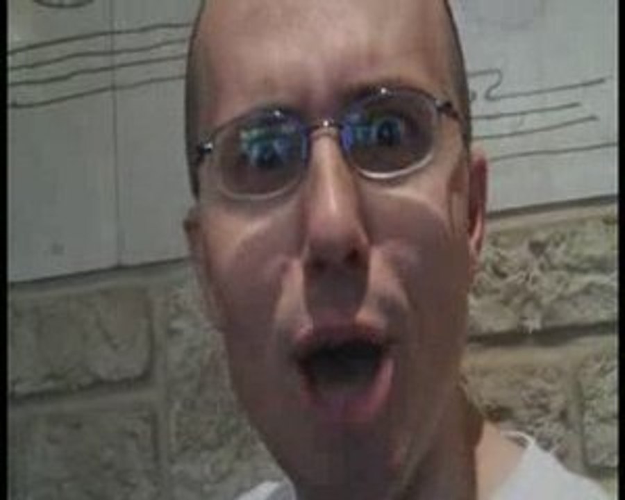 Lolo devant une cam