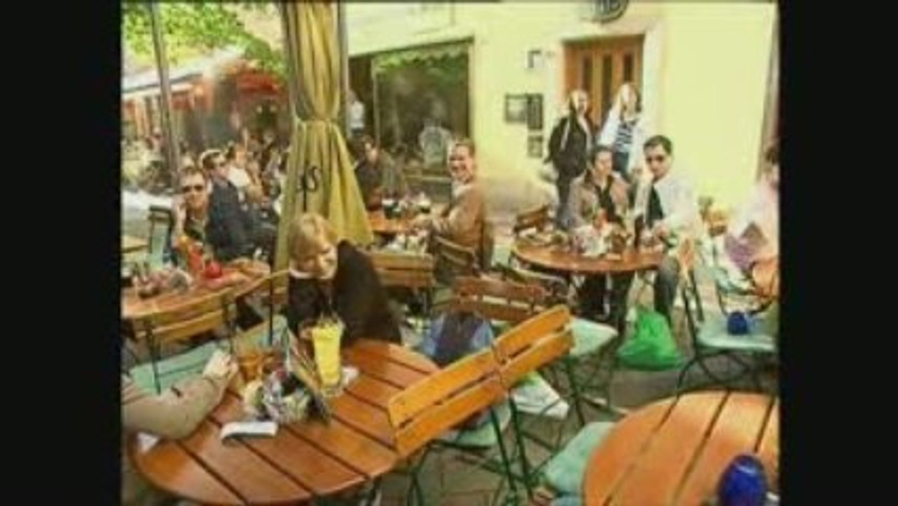 Martin Meinzer als schräger Straßenmusiker