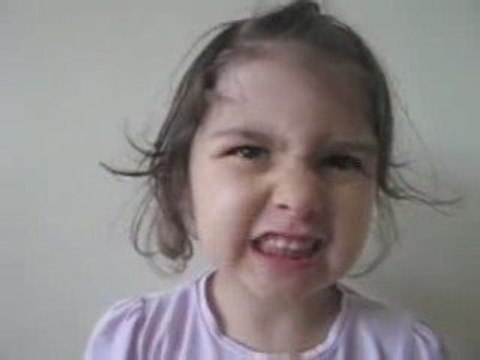 Petite Fille En montage video - Beat Box