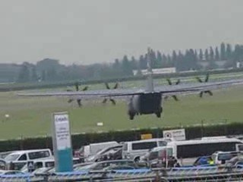 C 130 Hercule Aterrissage