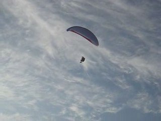 Robin tricote dans le ciel... je le suis