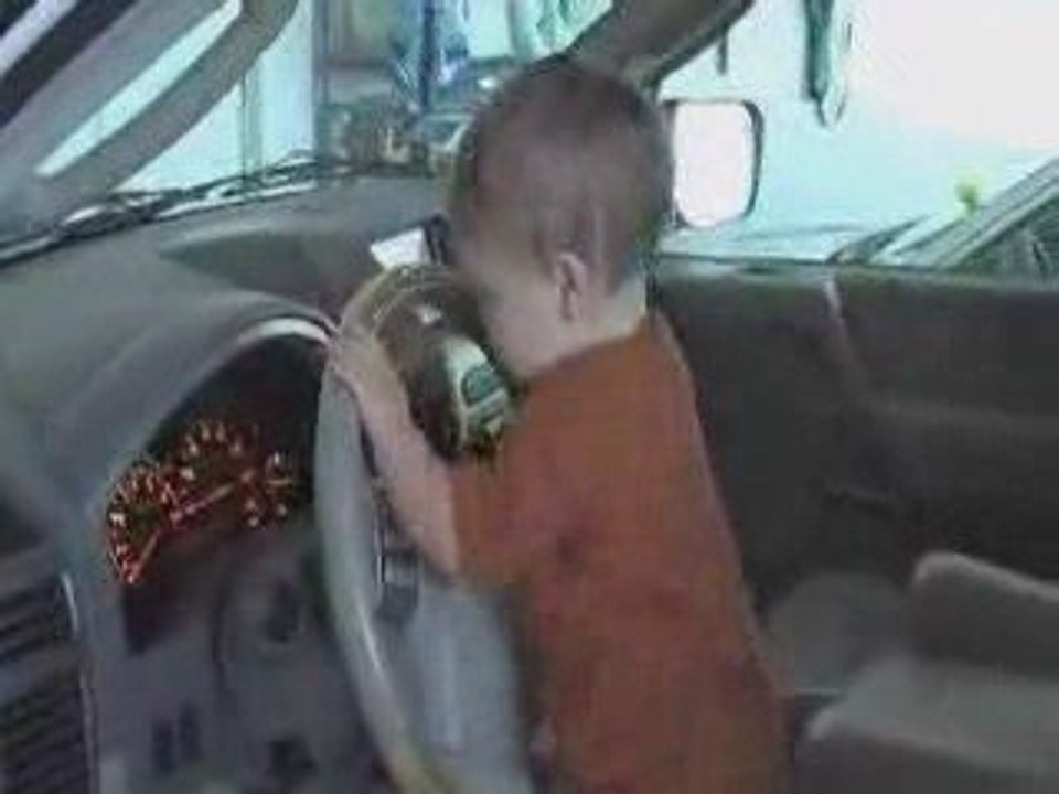 bebe relation volant voiture