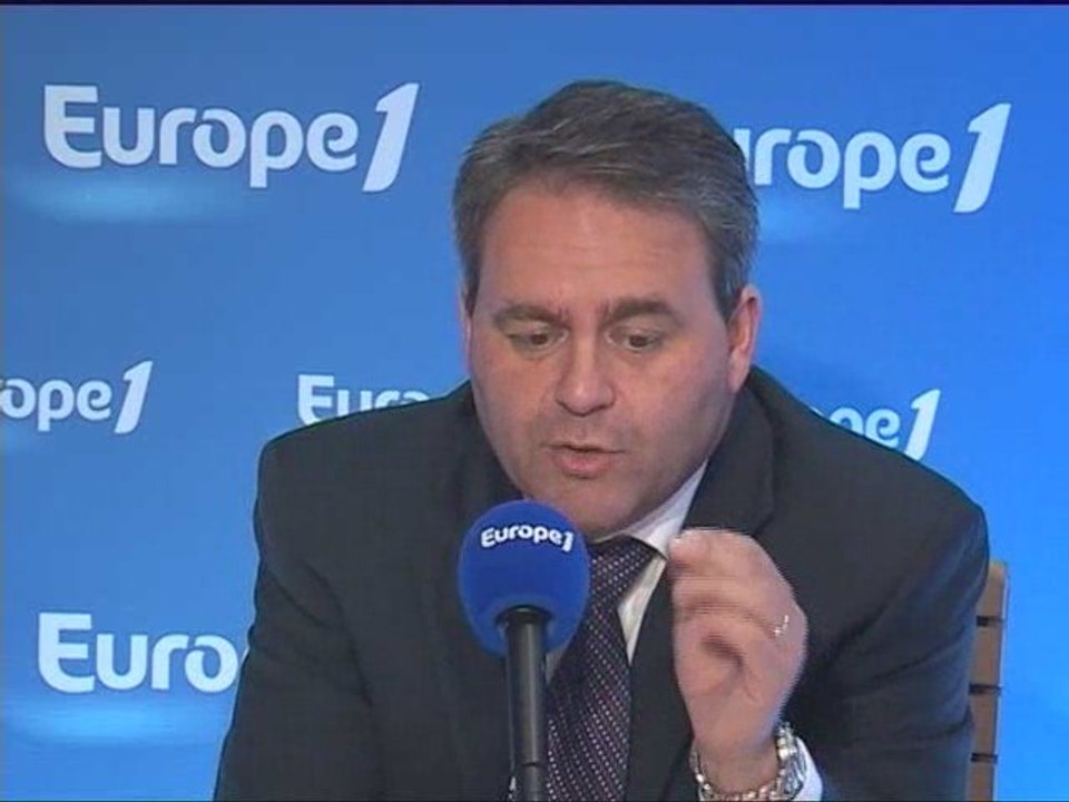 Bertrand veut réduire le nombre d'élus locaux à 4.000