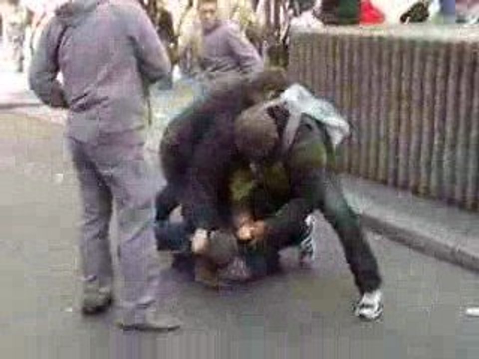6 Flics sur un homme. 21 juin 2009
