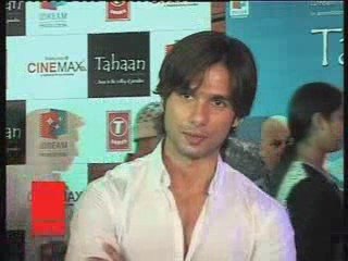 Shahid Kapur goes Click!Click