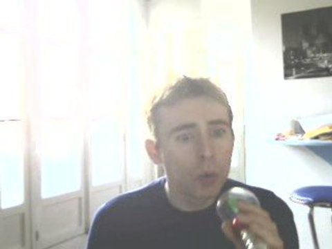 Wiwi égratigne piano man