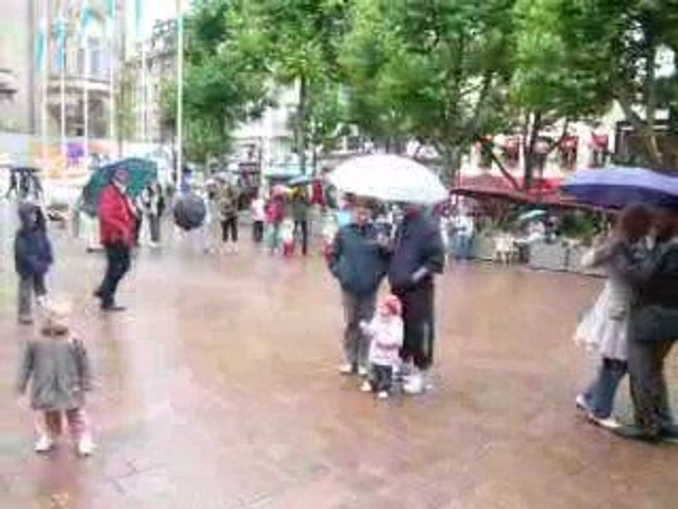 Dansind In Ploaie_2