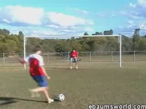 Regis joue au foot...